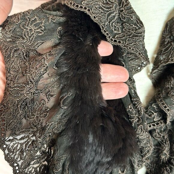 Linda Richards Luxury Lace and Rabbit Fur
Scarf Brown - Picture 7 of 9